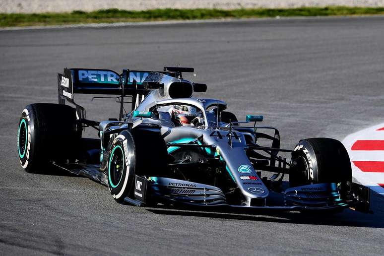 Mercedes acumula 150 voltas no primeiro dia com o W10 em Barcelona