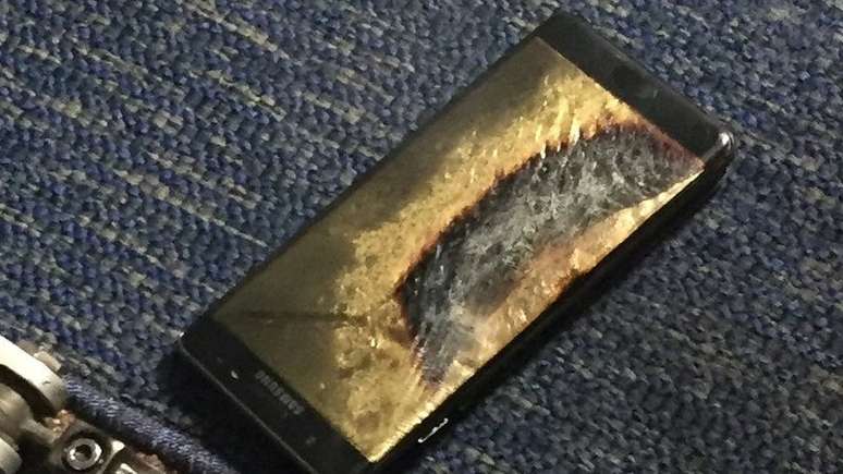 Este celular Note 7 pegou fogo dentro de um voo da Southwest Airways em 2016