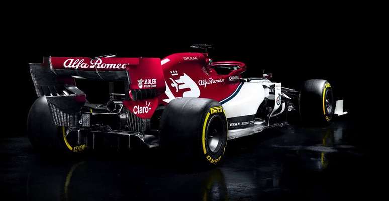 O modelo C38 foi o último a ser divulgado. O carro da Alfa Romeo, ex-Sauber, que terá Kimi Raikkonen e o italiano Antonio Giovinazzi no volante, conta com uma pintura baseada em um forte vermelho e branco.
