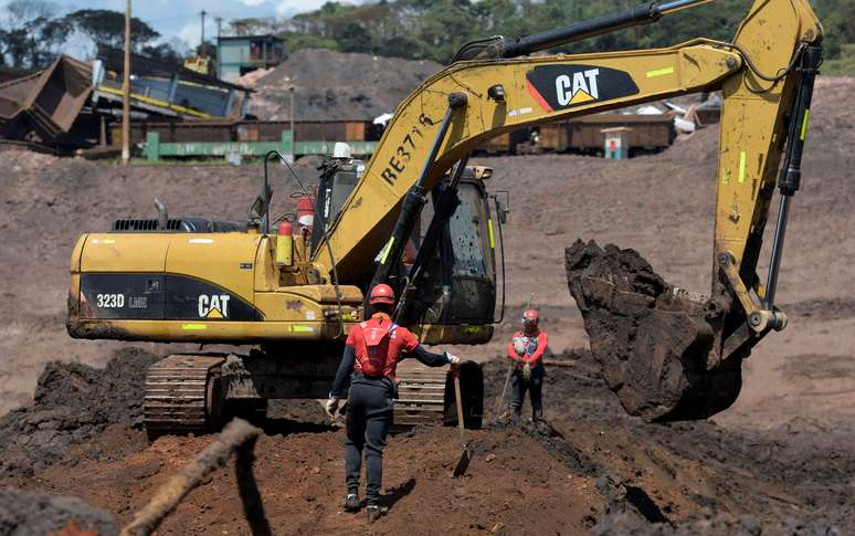 Equipes de resgate busam vítimas de rompimento de barragem da Vale em Brumadinho
10/02/2019 REUTERS/Washington Alves