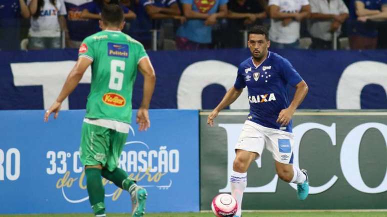 Edilson vem sendo contestado pelos cruzeirenses pelo baixo rendimento neste início de temporada-(Foto: Pedro Vale/Eleven/Lancepress!)