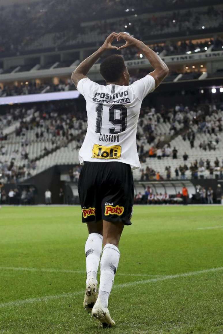 Gustagol tem sete gols na temporada (Foto: Marco Galvão/Fotoarena/Lancepress)