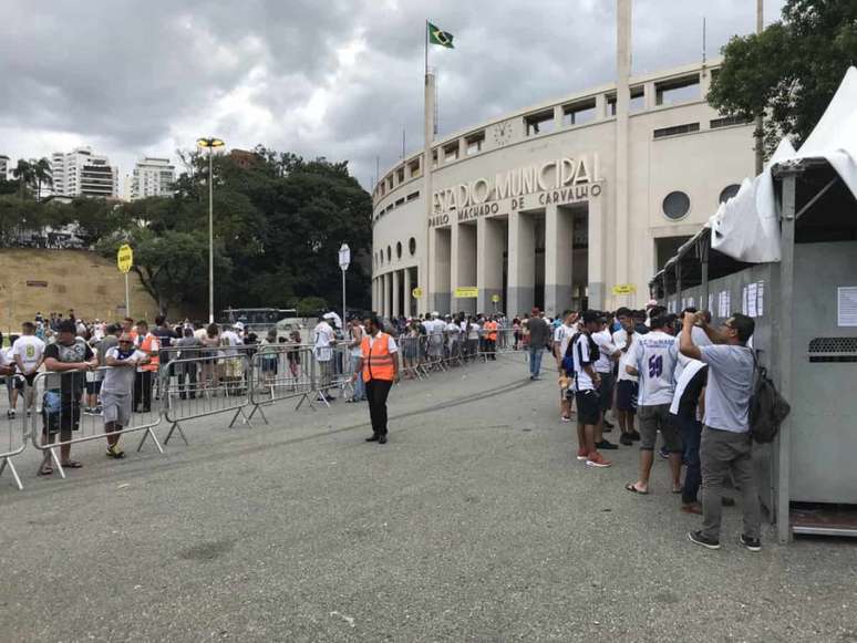 Jogo do Santos deve ter público baixo nesta segunda-feira, às 20h, no Pacaembu (Foto: Arthur Faria)