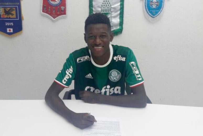 Vitão está com 19 anos e é um dos destaques da base do Palmeiras