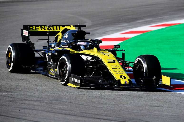 Ricciardo afirma que carro da Renault é “encorajador” apesar da quebra da asa traseira