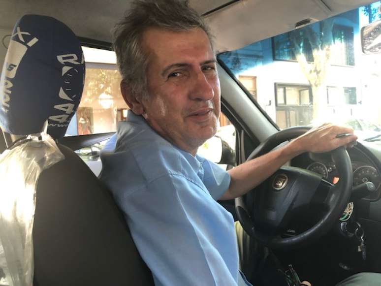 Marcelo Martínez, taxista argentino: "A gente acostuma a apertar daqui e dali e vai levando"