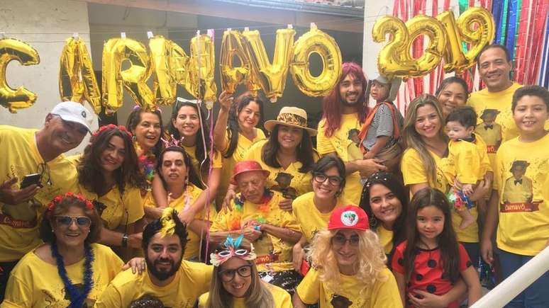 Há nove anos, Teotonio Pires Ferreira ganha uma festa de carnaval com a família