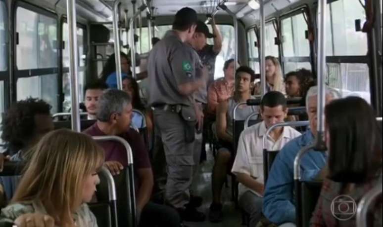 Cena de racismo contra o personagem Diego, de Sergio Malheiros, em 'Verão 90'.