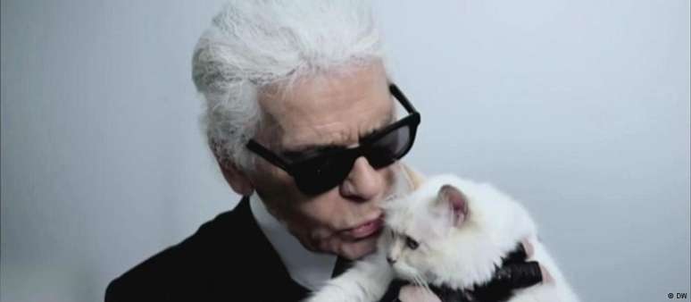 Karl Lagerfeld, um dos maiores nomes da moda mundial, morreu nesta terça-feira, aos 85 anos