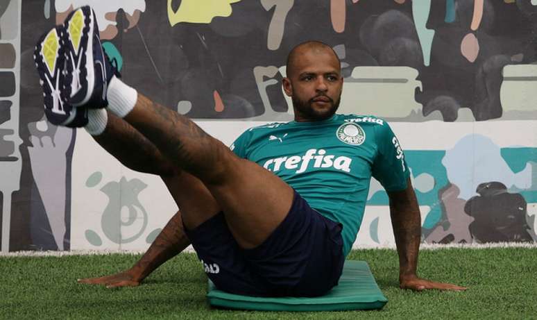 Felipe Melo realizou trabalho individualizado fora do gramado nesta terça-feira (Agência Palmeiras/Divulgação)