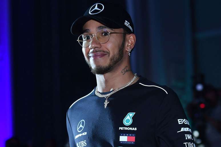 Hamilton acha injusto manter expectativas de título para Leclerc