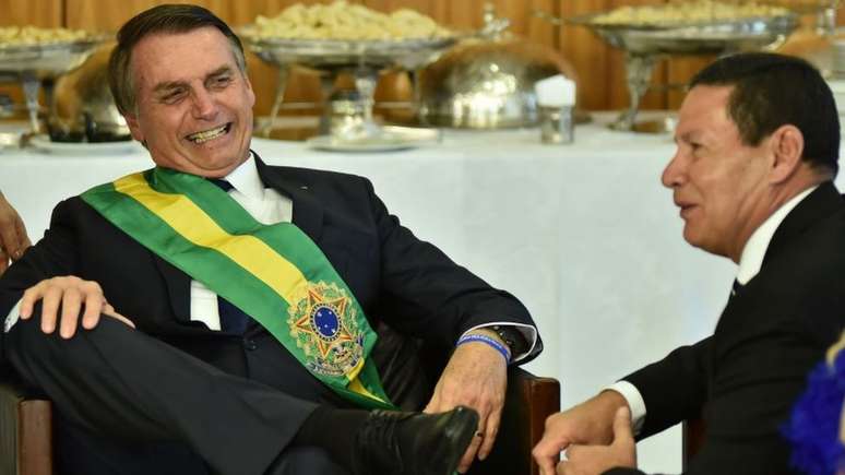 Jair Bolsonaro (esq.) e Hamilton Mourão no dia da posse presidencial, em 1º de janeiro