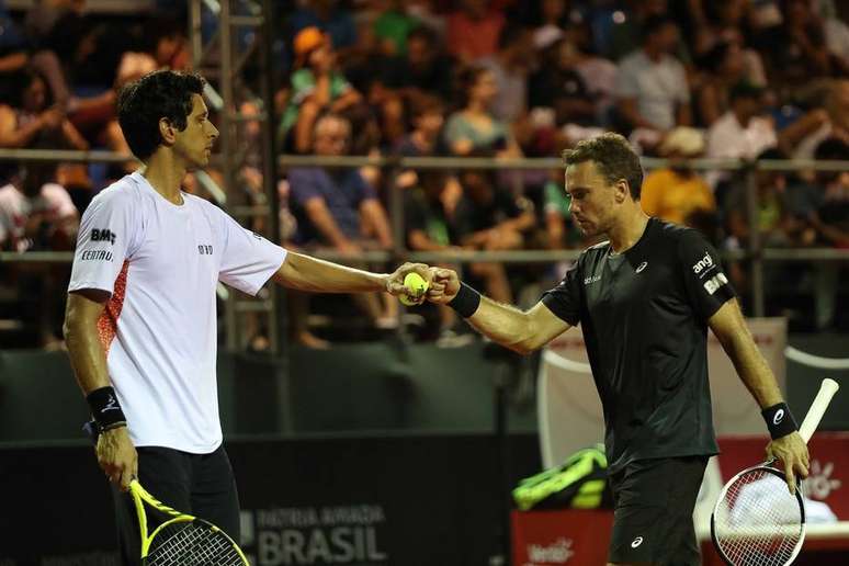 Marcelo Melo e Bruno Soares vencem compatriotas no Rio Open.