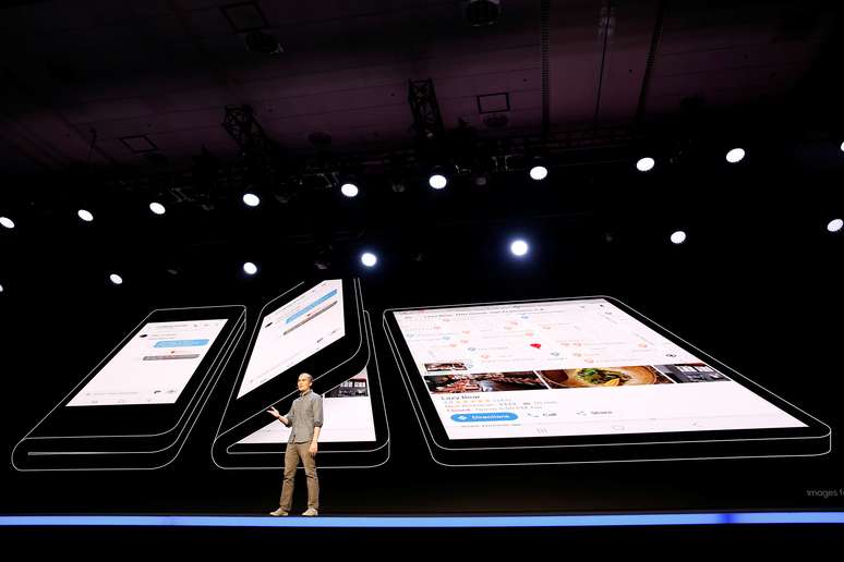 Samsung lança celular com tela dobrável em San Francisco. Foto de apresentação do conceito em 7 de novembro.
REUTERS/Stephen Lam - RC1C651E9160