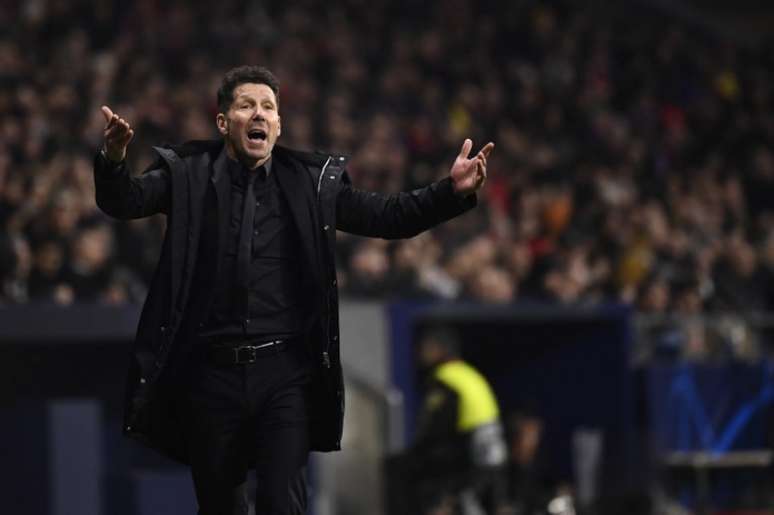 Simeone em campo com o Atleti (Foto: AFP)