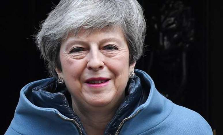 A primeira-ministra Theresa May ainda tenta renegociar Brexit