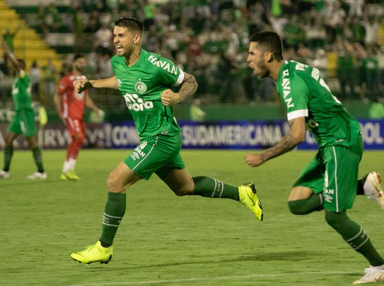 Comemoração do gol de Everaldo, da Chapecoense, em partid contra o Unión la Calera, válida pela primeira fase da Copa Sul-Americana 2019, na Arena Condá, em Chapecó (SC), nesta terça-feira, 19.