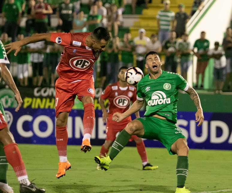 Everaldo, da Chapecoense, em partida contra o Unión La Calera, válida pela primeira fase da Copa Sul-Americana 2019, na Arena Condá, em Chapecó (SC), nesta terça-feira, 19.