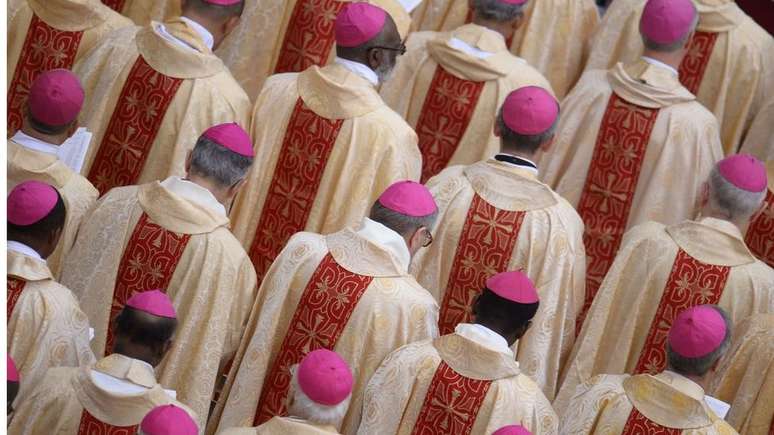 Livro denuncia, segundo a sinopse, a 'corrup&ccedil;&atilde;o e hipocrisia' dentro do catolicismo romano