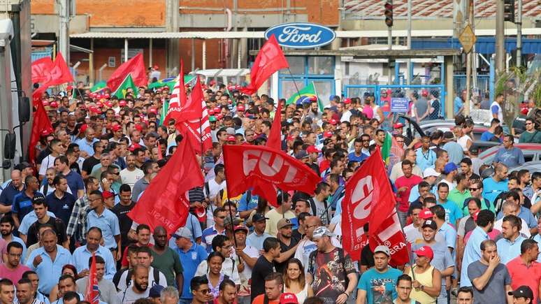 Trabalhadores da Ford iniciaram uma paralisação depois do anúncio de fechamento da fábrica de São Bernardo do Campo