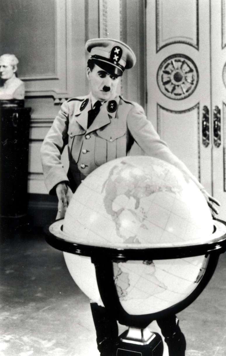 Cena do filme 'O Grande Ditador', de Charles Chaplin.