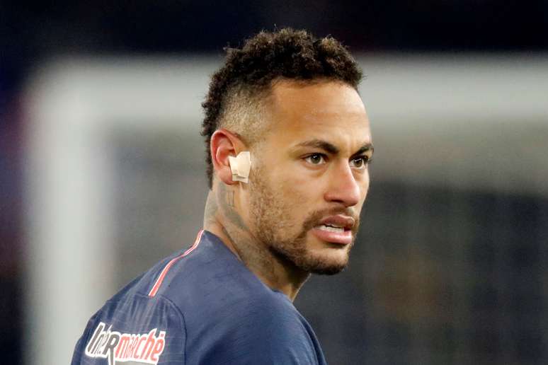 Neymar durante partida contra o Strasbourg pela Copa da França