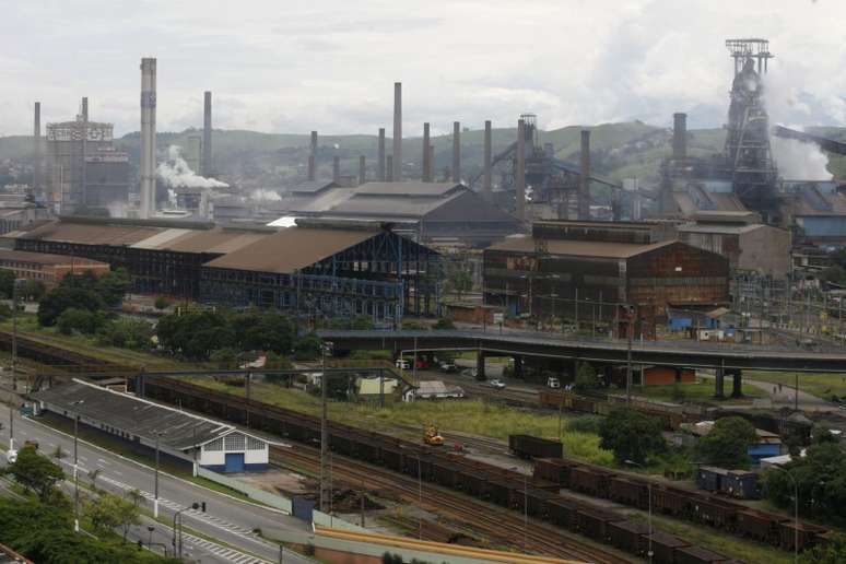 Vista a&eacute;rea de unidade da Companhia Siderurgica Nacional (CSN) em Volta Redonda.  16/1/2009. Fernando Soutello 
