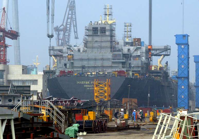 Vista do porto de Dalian, China
28/05/2004
REUTERS/Claro Cortes