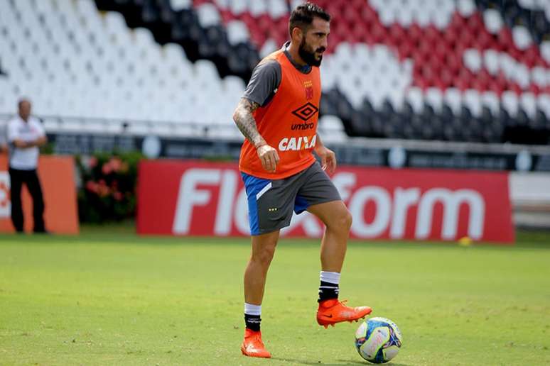 Sem jogar desde 2017, o meio-campista vai passar por um período de teste no Leão (Foto: Paulo Fernandes/Vasco)