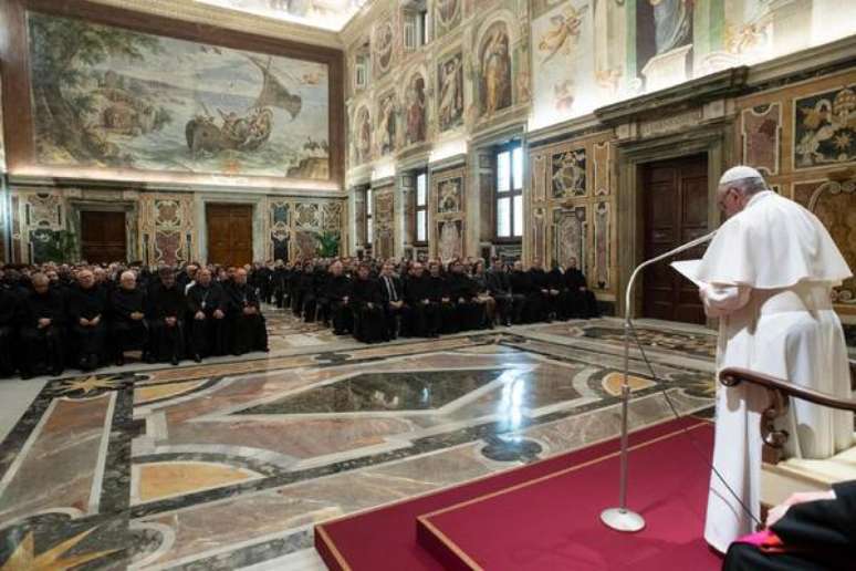 Papa faz apelo por medidas efetivas contra abusos na Igreja