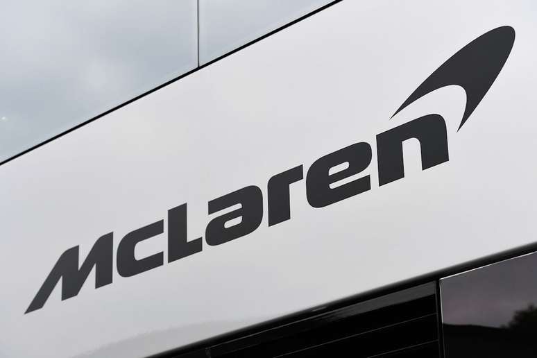 Três feridos em incêndio na garagem da McLaren