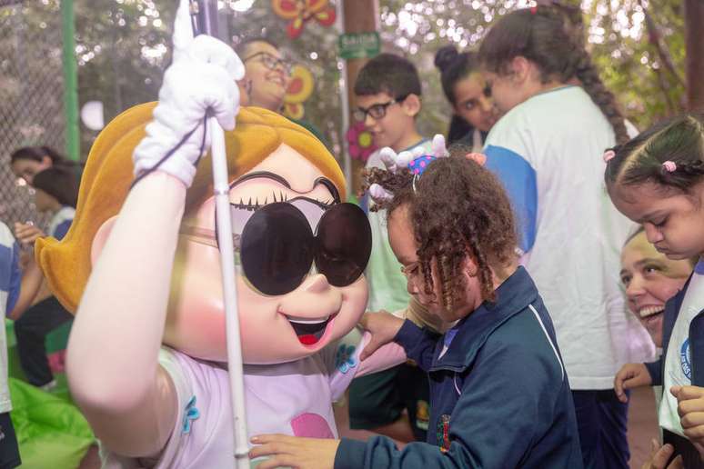 Dorinha &eacute;&nbsp;uma personagem da Turma da M&ocirc;nica&nbsp;com defici&ecirc;ncia visual.