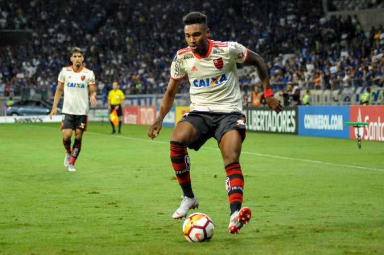 Vitinho em ação pelo Flamengo: atacante ainda não engrenou (Foto: Nayra Halm/Photopress)