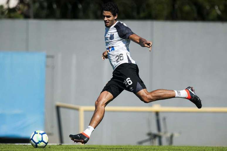 Lucas Veríssimo será reavaliado pelo departamento médico do Santos no próximo mês (Ivan Storti/Santos FC)