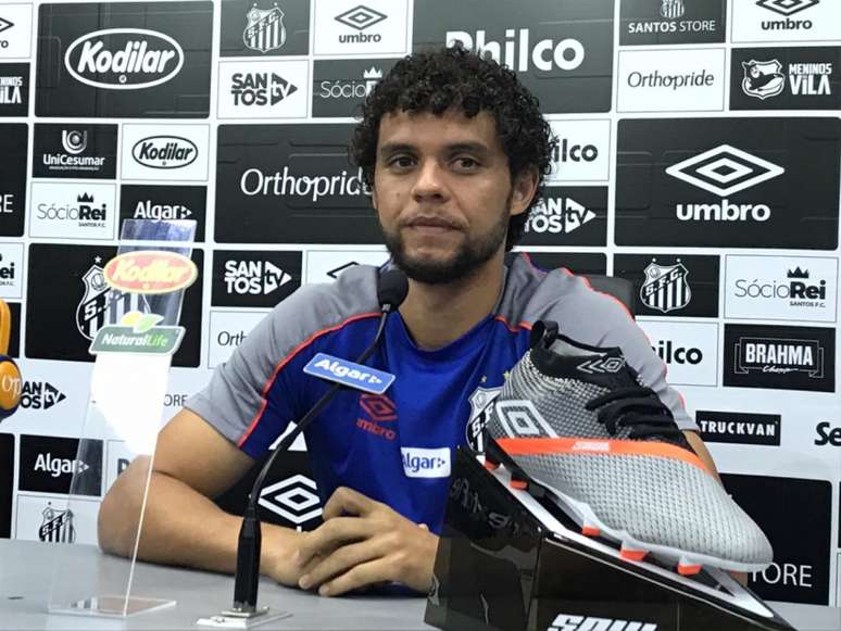 Victor Ferraz disse que Jorge Sampaoli fez testes durante a semana no time do Santos (Arthur Faria/Lancepress)