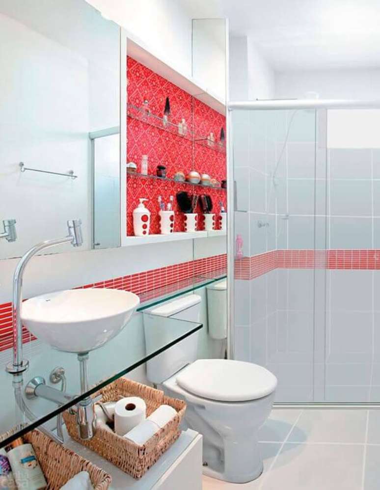 Casa de banho vermelha com o lavatório de vidro :: Fotos e imagens