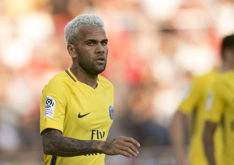 Daniel Alves é jogador do PSG