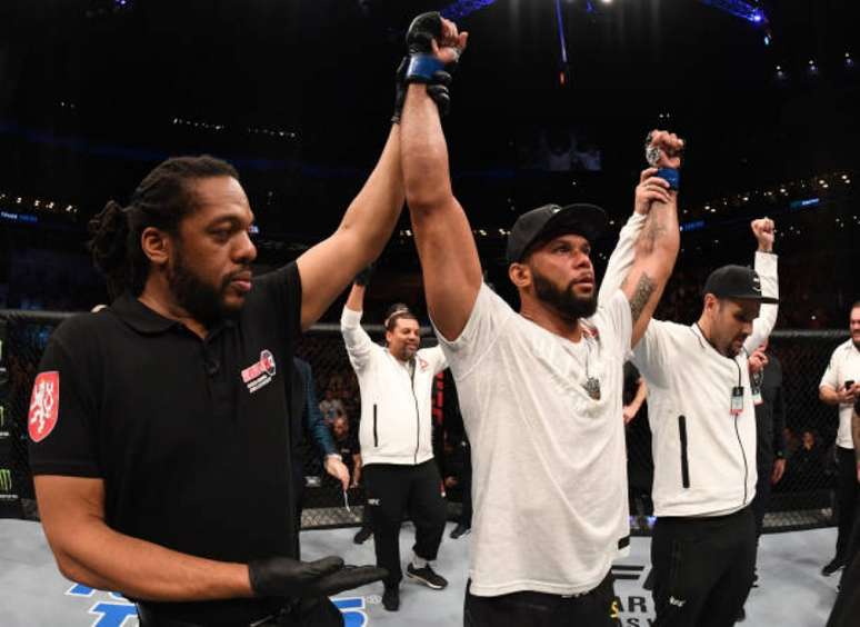 Thiago Marreta nocauteou Jan Blachowicz e emplacou quarta vitória consecutiva no UFC (Foto: Getty Images)