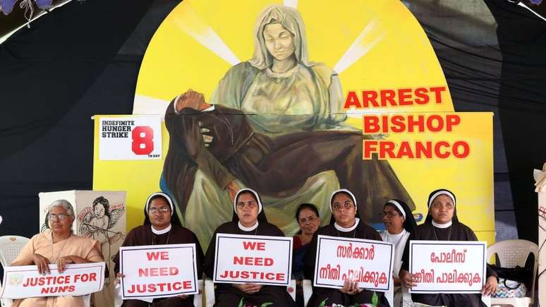 Freiras católicas em Kerala pedem prisão do bispo Franco Mullakal, acusado de estuprar religiosa múltiplas vezes