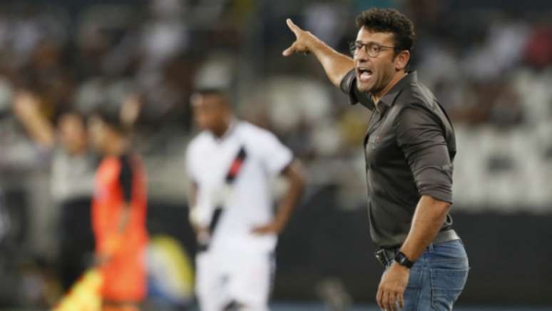 Técnico do Vasco acredita que equipe teve azar no empate com o Botafogo (Foto: RAFAEL RIBEIRO/VASCO)