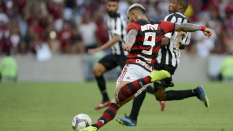 Gabigol durante o jogo do Flamengo contra o Americano neste domingo (Foto: Celso Pupo/Fotoarena)