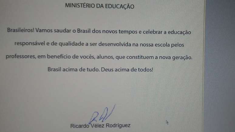 Em carta, ministro pede que alunos, professores e funcionários saúdem 'o Brasil dos novos tempos'