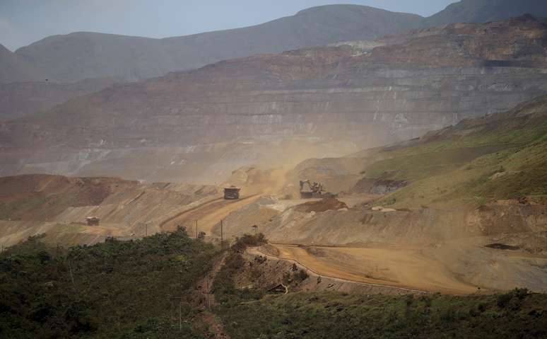 Área de extração de minério de ferro em Mariana (MG)
10/11/2015
REUTERS/Ricardo Moraes