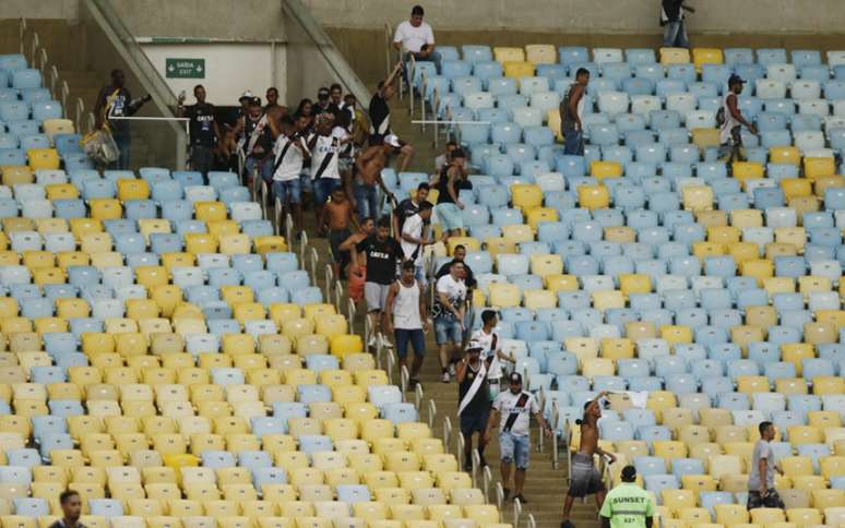 Quem conseguiu entrar no Maracanã naquele dia foi só aos 30 minutos (Reginaldo Pimenta / Raw Image)