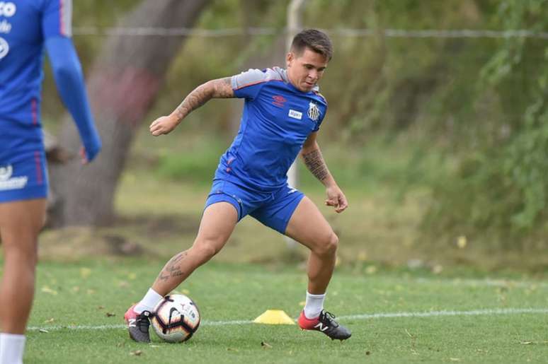 Yeferson Soteldo treinou sem limitações nesta segunda-feira, no CT Rei Pelé (Foto: Ivan Storti/Santos FC)