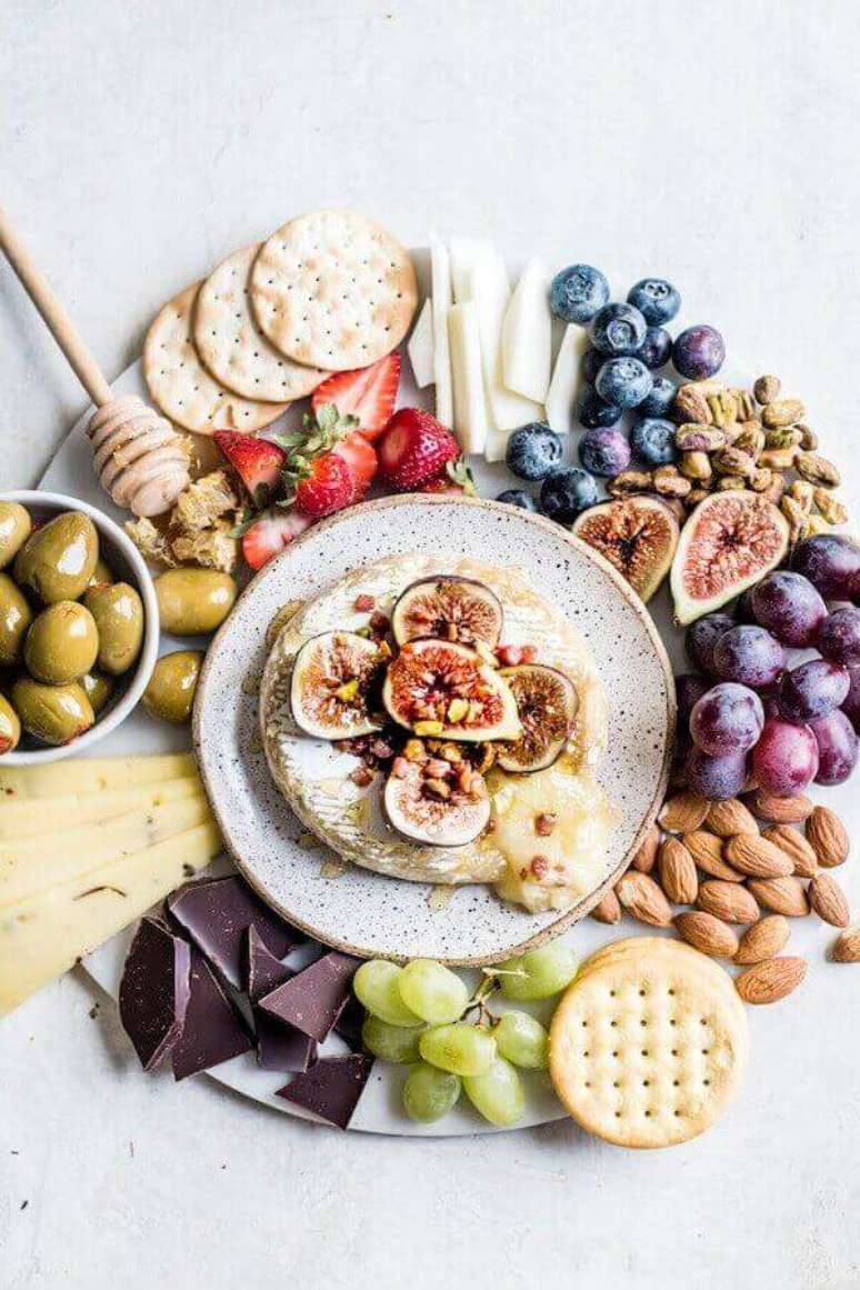 72. Ideia de decora&ccedil;&atilde;o para mesas de frios e frutas &ndash; Foto: Pinterest