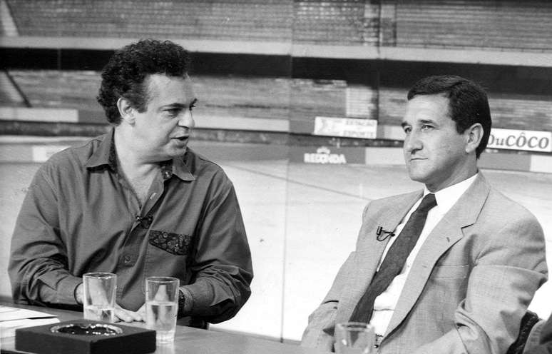Avallone entrevista o técnico Carlos Alberto Parreira no programa Mesa Redonda, em 1991