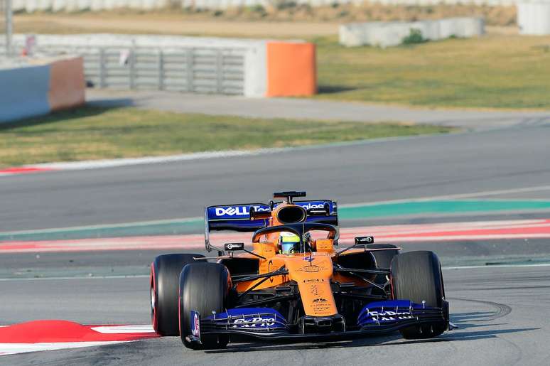 Pré-temporada da F1: McLaren dita o ritmo da terça-feira em Barcelona; Ferrari e Mercedes sofrem atrasos