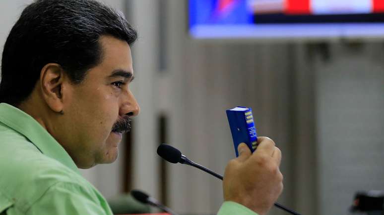 Nicol&aacute;s Maduro enviou tropas &agrave; fronteira da Venezuela com Col&ocirc;mbia e Brasil para impedir a entrada de ajuda humanit&aacute;ria organizada pelos EUA