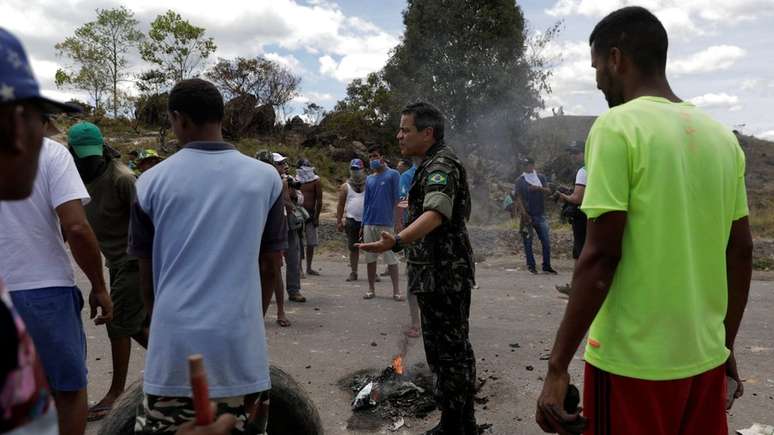 'A situa&ccedil;&atilde;o atual da Venezuela n&atilde;o &eacute; sustent&aacute;vel para o governo Maduro, principalmente considerando esse n&iacute;vel de san&ccedil;&atilde;o econ&ocirc;mica e o fechamento das fronteiras com Brasil e Col&ocirc;mbia, de onde a Venezuela importa produtos b&aacute;sicos', diz Jennifer McCoy